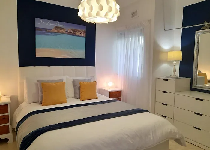 Seafront Apartment Terrace, Lounger & Panoramic Ocean Views
