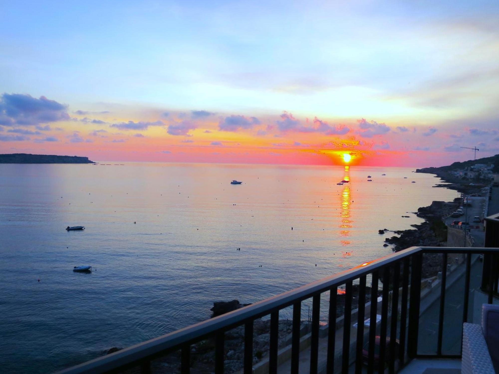 Seafront Terrace, Lounger & Panoramic Ocean Views Appartement *