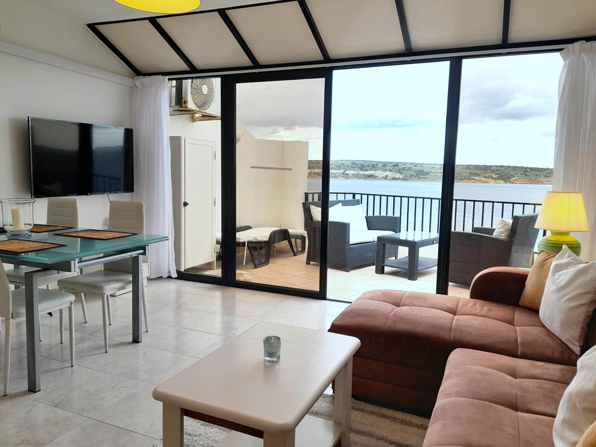 Seafront Terrace, Lounger & Panoramic Ocean Views * Mellieħa