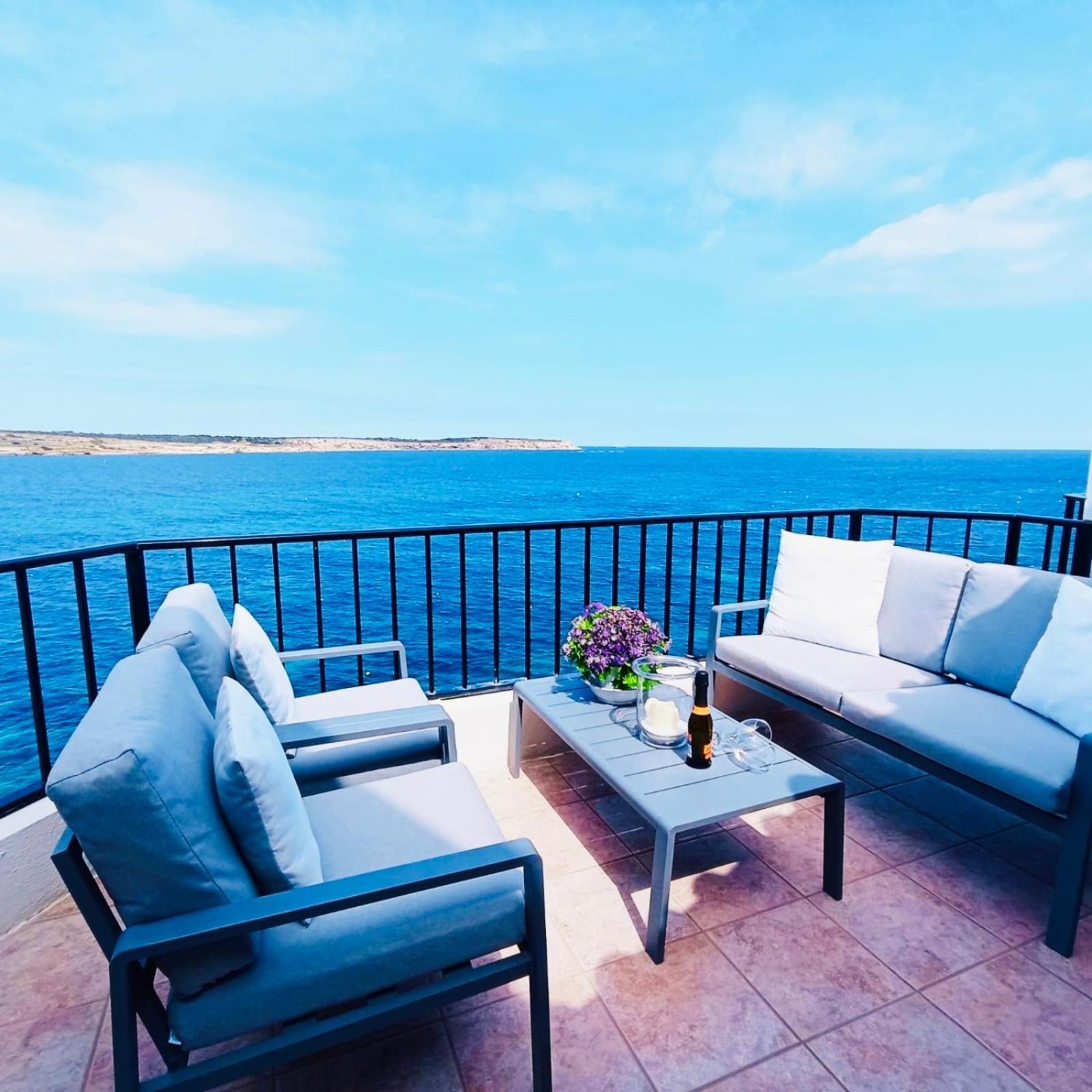 Seafront Terrace, Lounger & Panoramic Ocean Views