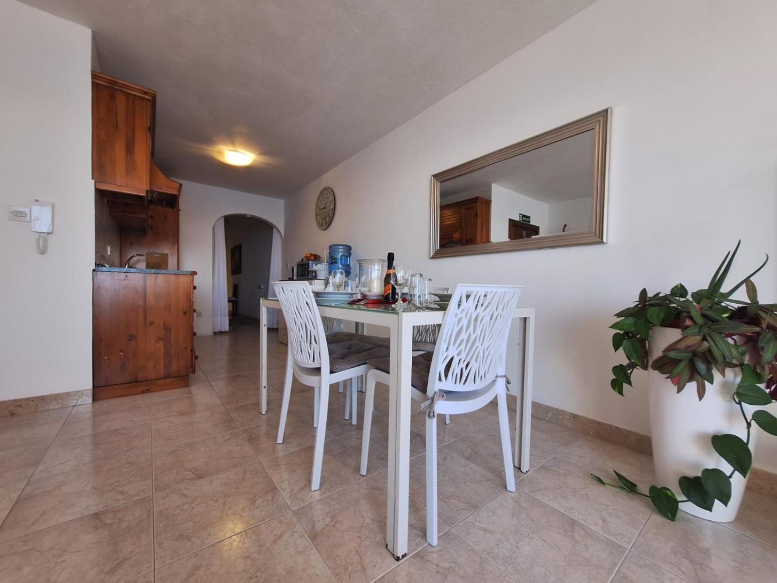 Apartment Seafront Terrace, Lounger & Panoramic Ocean Views