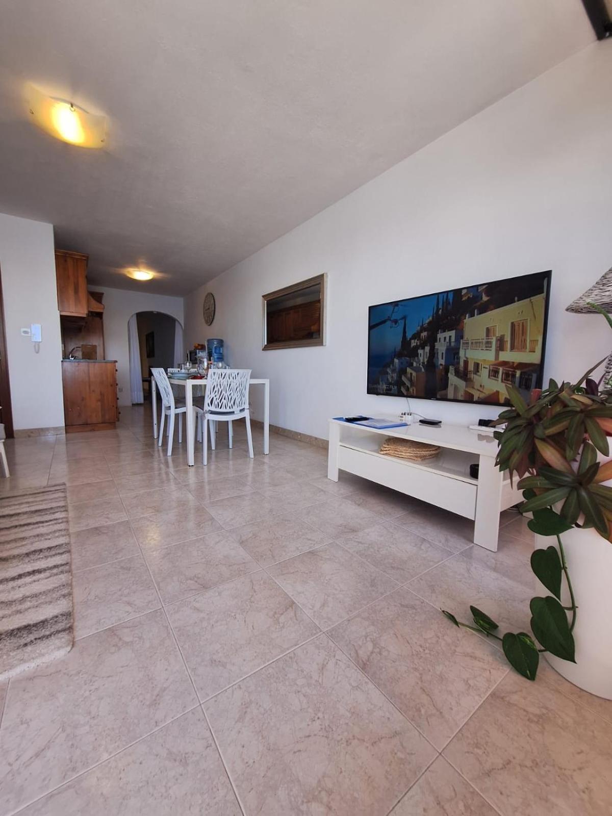 Seafront Terrace, Lounger & Panoramic Ocean Views Apartment *