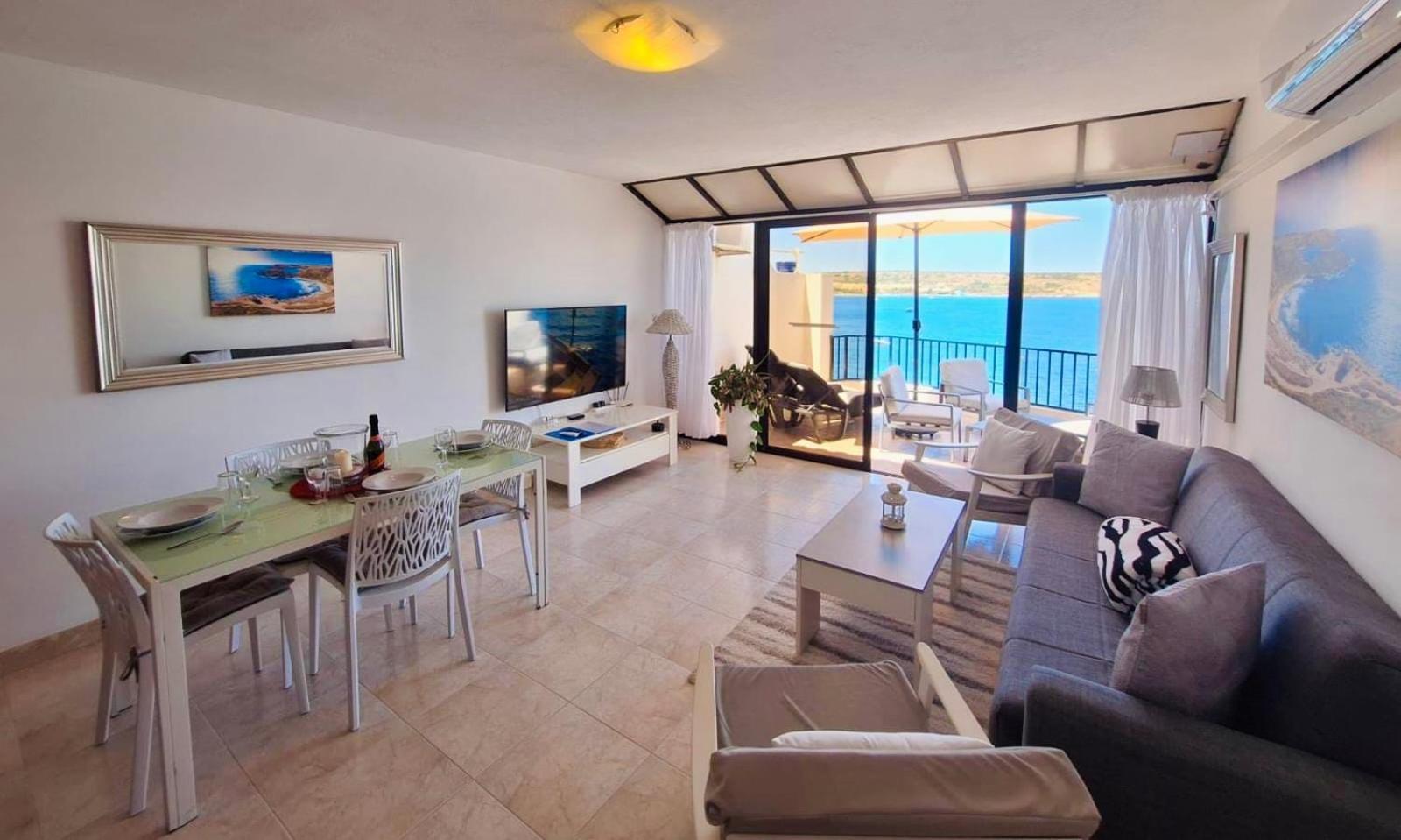 Apartment Seafront Terrace, Lounger & Panoramic Ocean Views Mellieha