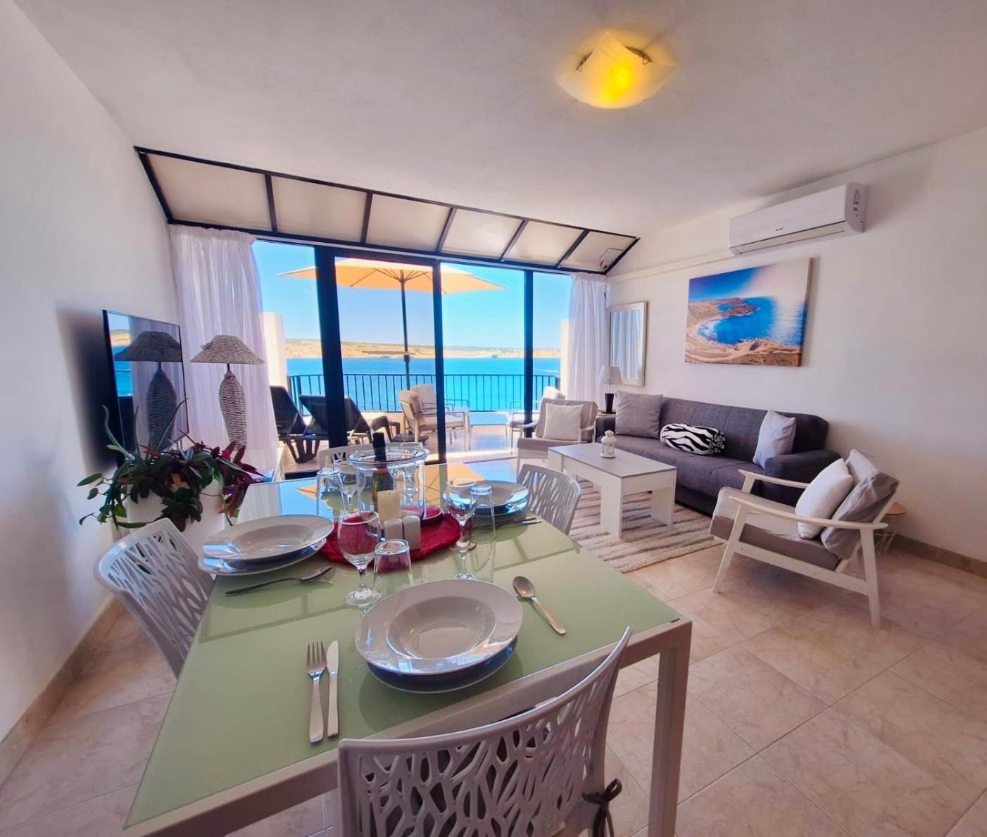 Seafront Terrace, Lounger & Panoramic Ocean Views *
