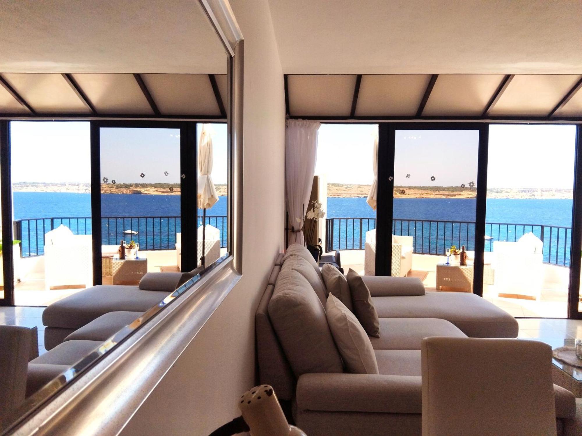Seafront Terrace, Lounger & Panoramic Ocean Views Mellieħa